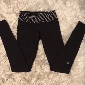 lululemon full length leggings with white design